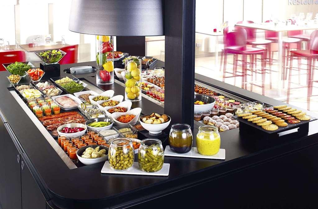 Kyriad Direct Le Bourget Hotel