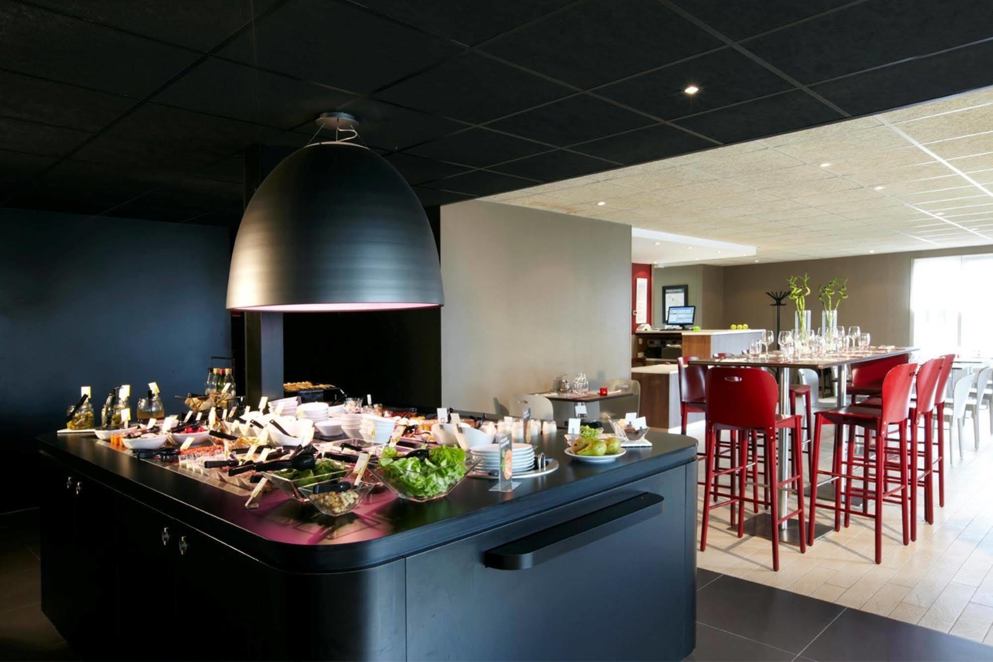Kyriad Direct Le Bourget Hotel 2*